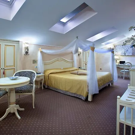 Otel Vip's Luxury & 4*