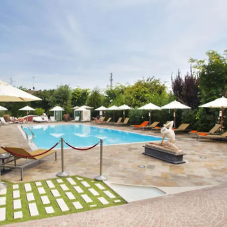 Vip's Luxury &