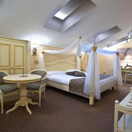 Vip's Luxury &