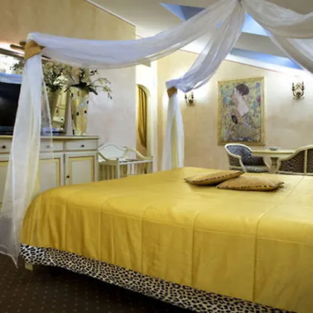 Отель Vip's Luxury & 4*