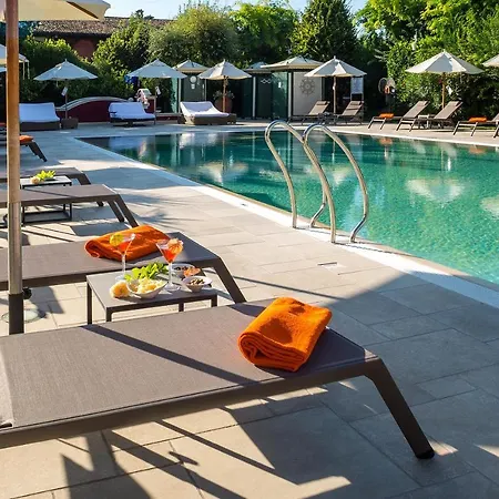 Отель Vip's Luxury & 4*