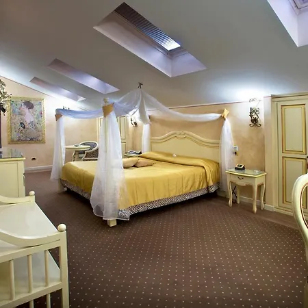 Vip's Luxury & Отель Лонато