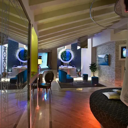 Отель Vip's Luxury & 4*