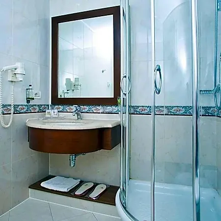 מלון Vip's Luxury & 4*