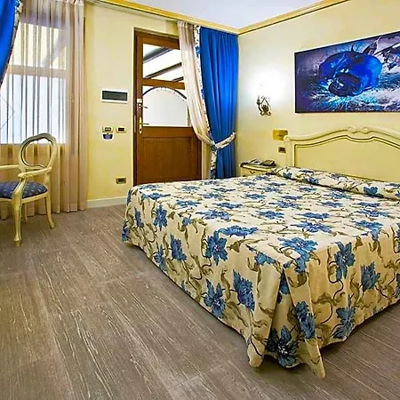 Vip's Luxury &
