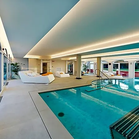 Vip's Luxury & מלון