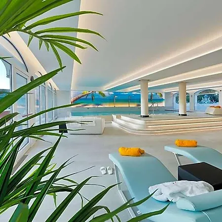Vip's Luxury & מלון 4*
