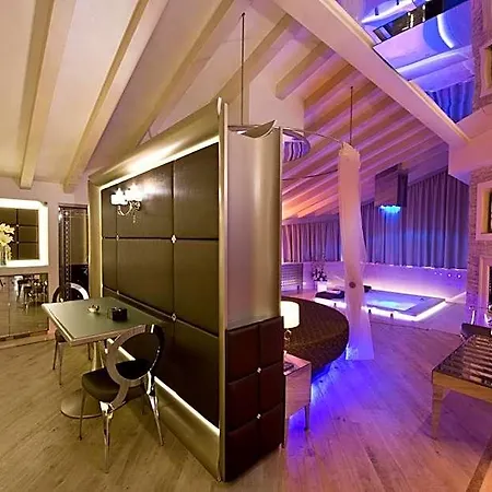מלון Vip's Luxury & 4*