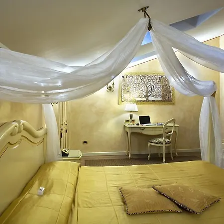 Отель Vip's Luxury &