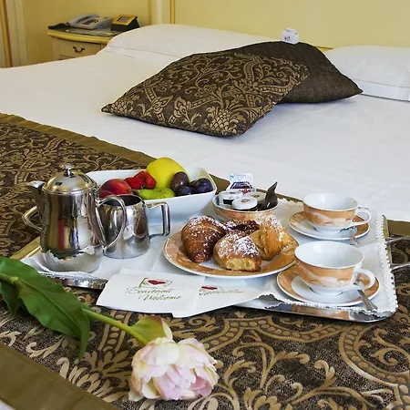 Vip's Luxury & Лонато