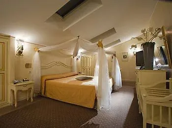 Hotel Vip's Luxury & 4*