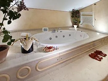 Vip's Luxury & Hotel 4*