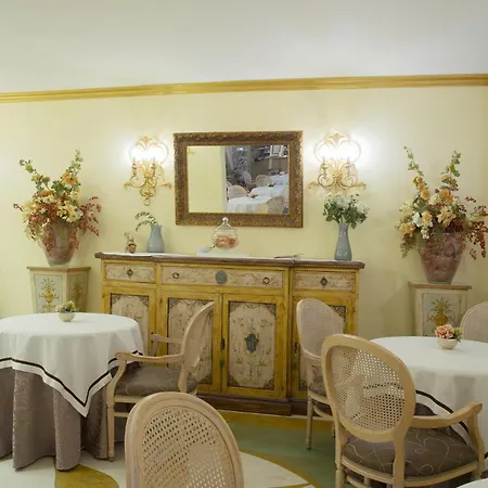 Отель Vip's Luxury & Лонато