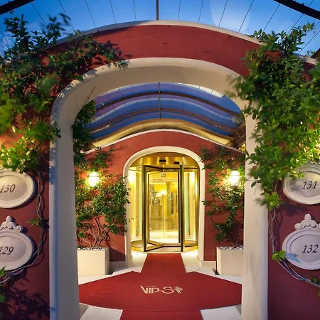 Отель Vip's Luxury & Лонато