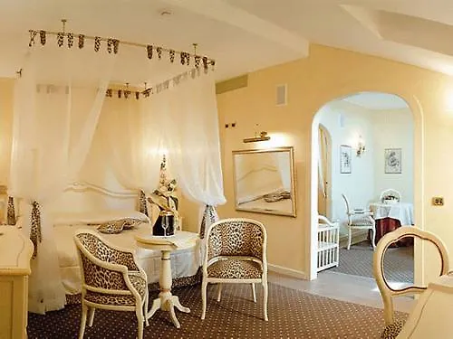Vip's Luxury &