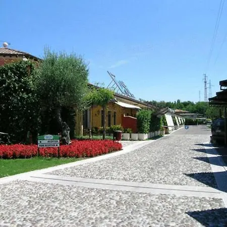 Vip's Luxury & Hotel 4*
