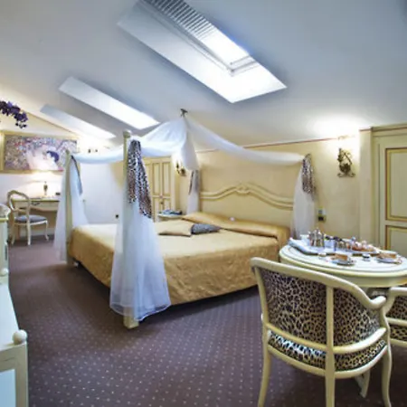 Vip's Luxury &