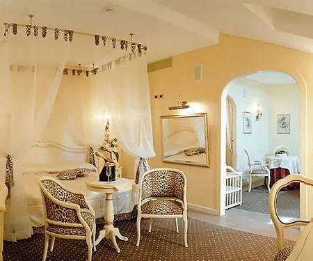Vip's Luxury &